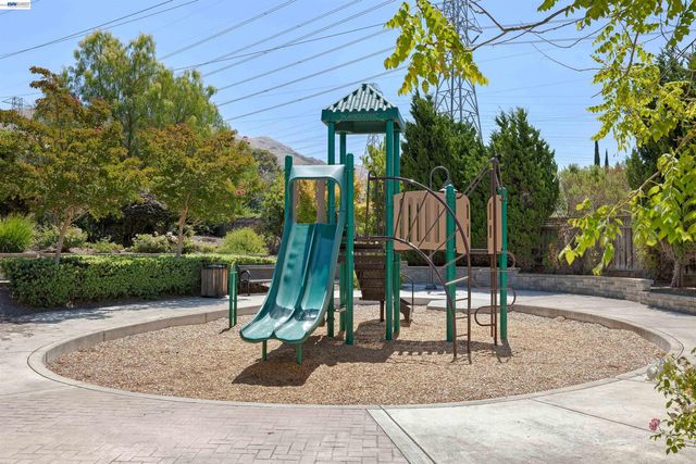 238 Paso Roble Cmn, Fremont, CA 94539