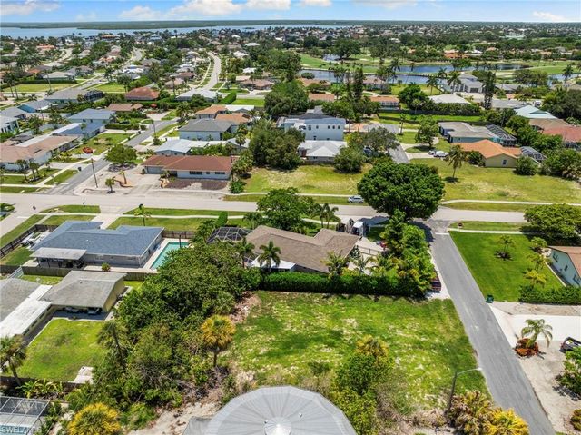 410 Quail DR, Marco Island, FL 34145