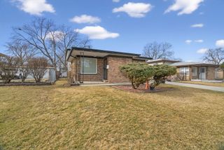 16488 Barton Lane, Oak Forest, IL 60452