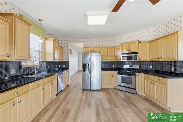 2102 Sunburst Drive, Papillion, NE 68046