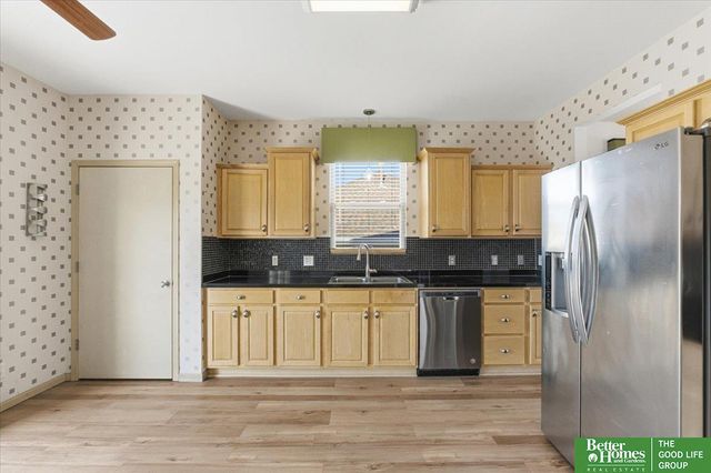 2102 Sunburst Drive, Papillion, NE 68046