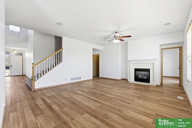 2102 Sunburst Drive, Papillion, NE 68046