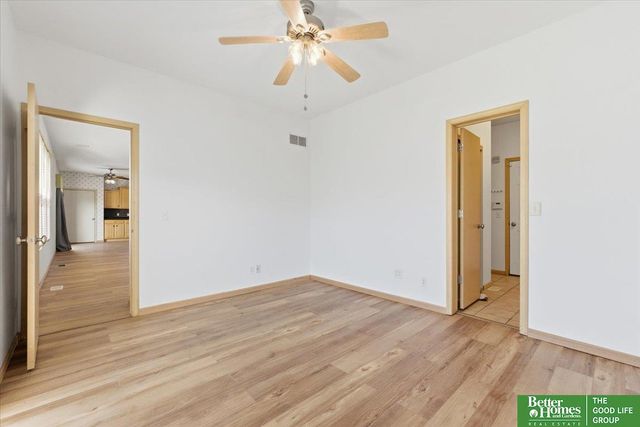 2102 Sunburst Drive, Papillion, NE 68046