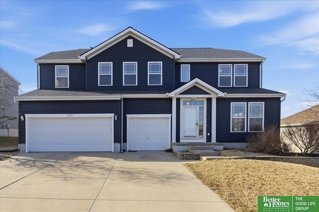2102 Sunburst Drive, Papillion, NE 68046