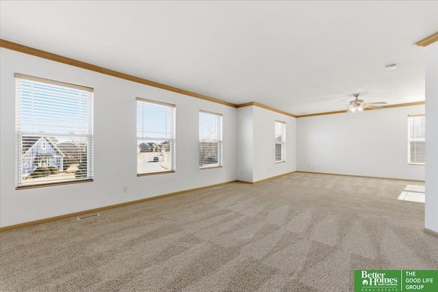 2102 Sunburst Drive, Papillion, NE 68046