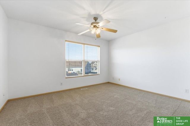 2102 Sunburst Drive, Papillion, NE 68046