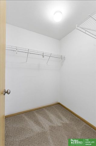 2102 Sunburst Drive, Papillion, NE 68046