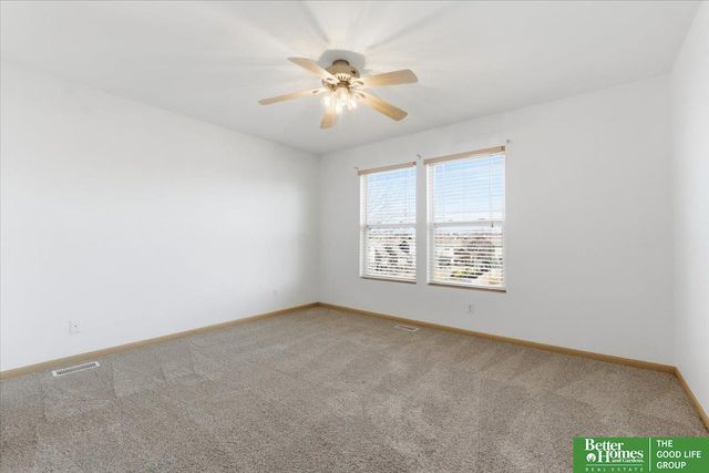 2102 Sunburst Drive, Papillion, NE 68046