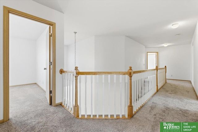 2102 Sunburst Drive, Papillion, NE 68046