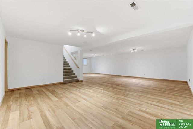 2102 Sunburst Drive, Papillion, NE 68046