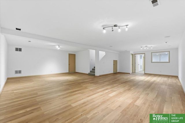 2102 Sunburst Drive, Papillion, NE 68046