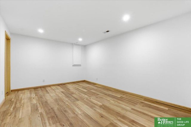 2102 Sunburst Drive, Papillion, NE 68046