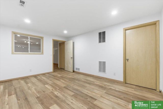 2102 Sunburst Drive, Papillion, NE 68046