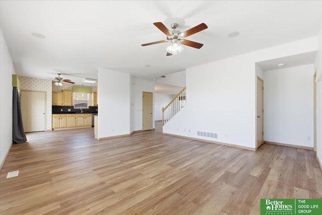 2102 Sunburst Drive, Papillion, NE 68046