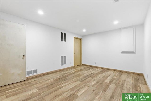 2102 Sunburst Drive, Papillion, NE 68046