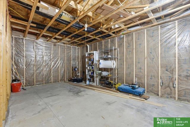 2102 Sunburst Drive, Papillion, NE 68046