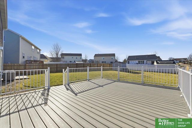 2102 Sunburst Drive, Papillion, NE 68046