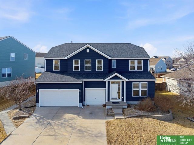 2102 Sunburst Drive, Papillion, NE 68046