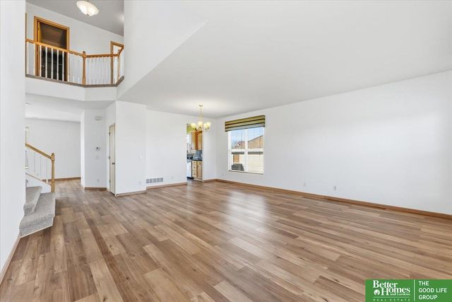 2102 Sunburst Drive, Papillion, NE 68046