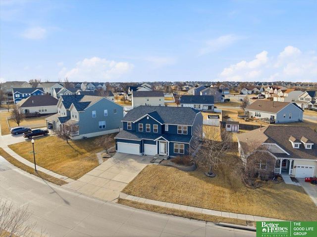 2102 Sunburst Drive, Papillion, NE 68046