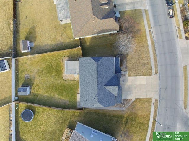 2102 Sunburst Drive, Papillion, NE 68046