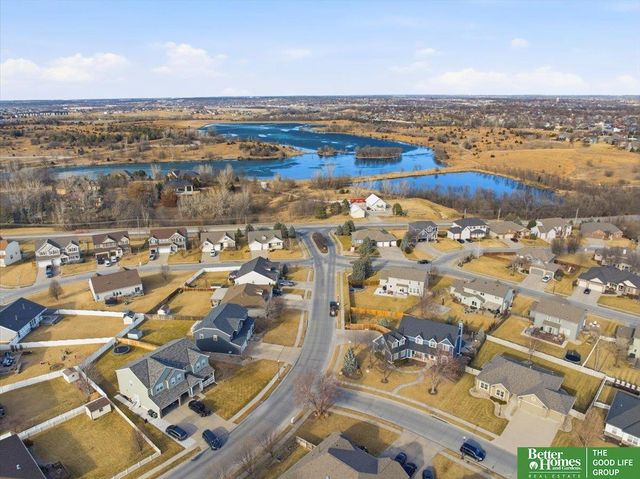 2102 Sunburst Drive, Papillion, NE 68046