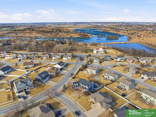 2102 Sunburst Drive, Papillion, NE 68046