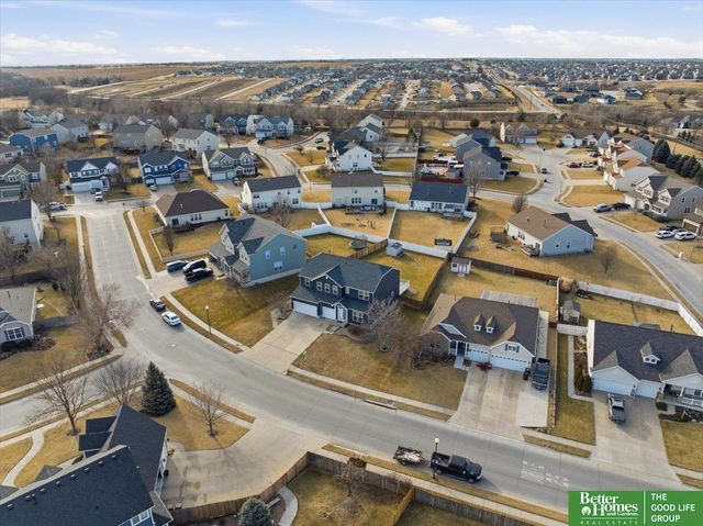 2102 Sunburst Drive, Papillion, NE 68046