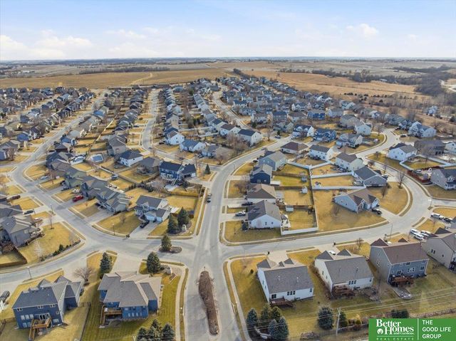 2102 Sunburst Drive, Papillion, NE 68046