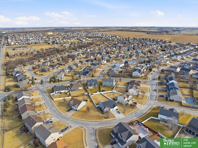 2102 Sunburst Drive, Papillion, NE 68046