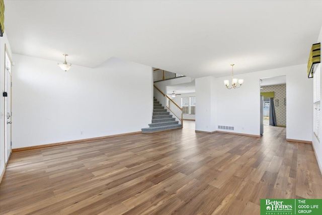 2102 Sunburst Drive, Papillion, NE 68046