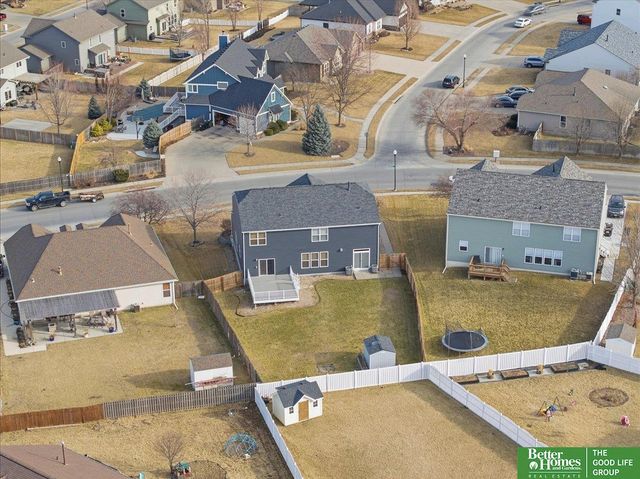 2102 Sunburst Drive, Papillion, NE 68046