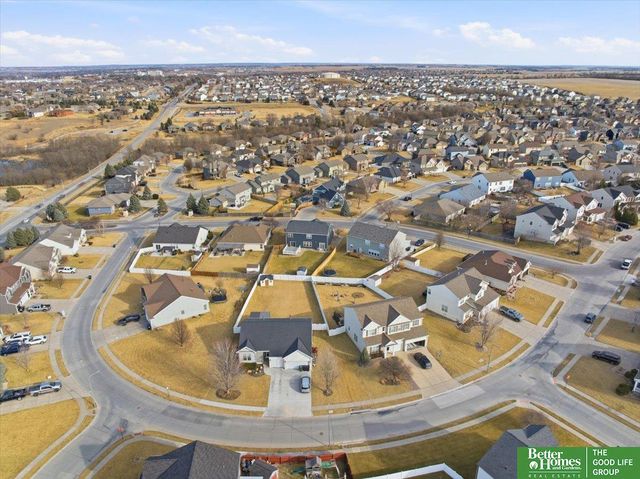 2102 Sunburst Drive, Papillion, NE 68046