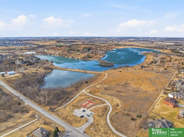 2102 Sunburst Drive, Papillion, NE 68046