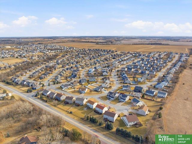 2102 Sunburst Drive, Papillion, NE 68046