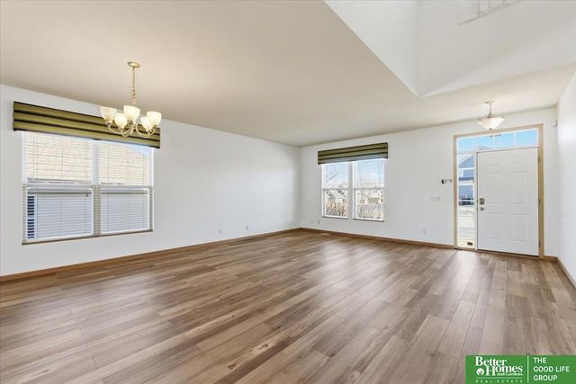 2102 Sunburst Drive, Papillion, NE 68046