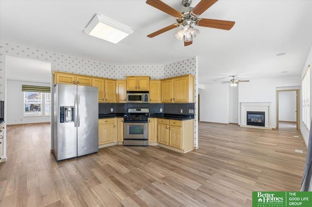 2102 Sunburst Drive, Papillion, NE 68046