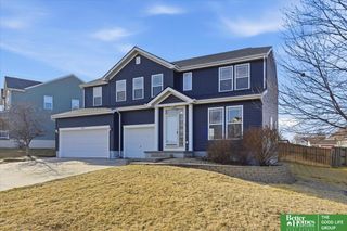 2102 Sunburst Drive, Papillion, NE 68046