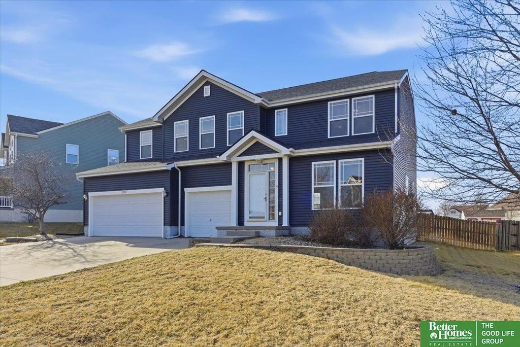 2102 Sunburst Drive, Papillion, NE 68046