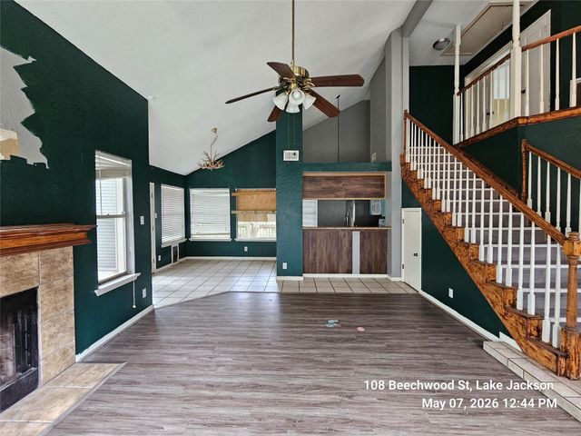 108 Beechwood Street, Lake Jackson, TX 77566