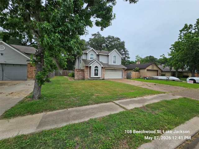 108 Beechwood Street, Lake Jackson, TX 77566