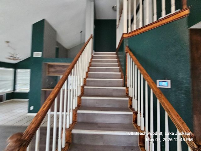 108 Beechwood Street, Lake Jackson, TX 77566