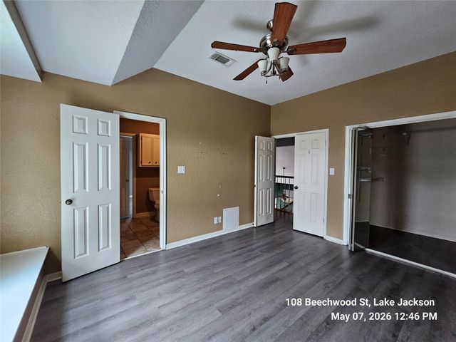 108 Beechwood Street, Lake Jackson, TX 77566