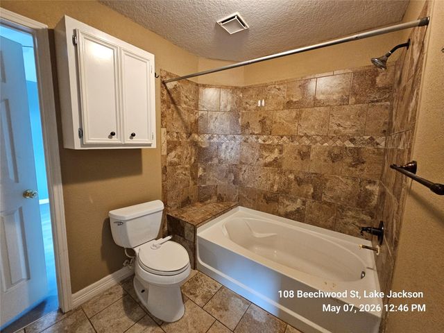 108 Beechwood Street, Lake Jackson, TX 77566