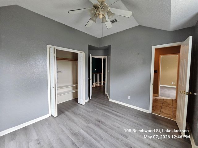 108 Beechwood Street, Lake Jackson, TX 77566