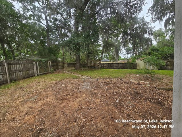 108 Beechwood Street, Lake Jackson, TX 77566