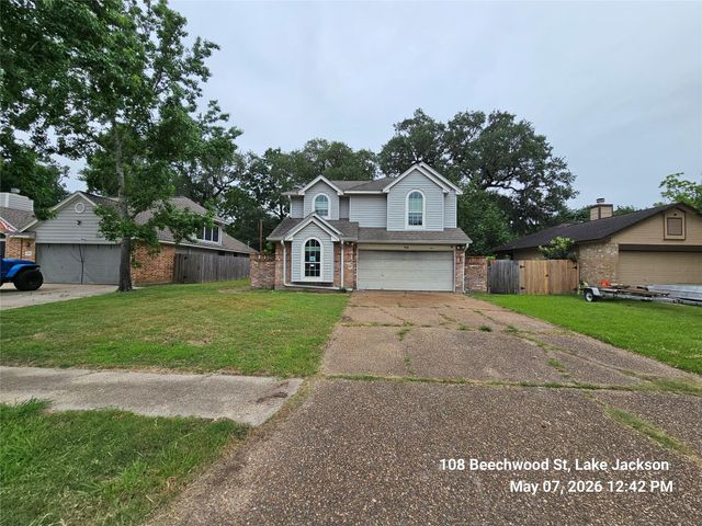 108 Beechwood Street, Lake Jackson, TX 77566