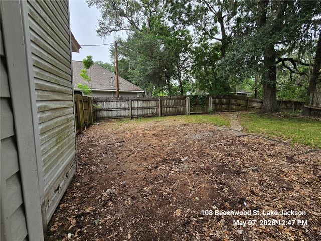 108 Beechwood Street, Lake Jackson, TX 77566