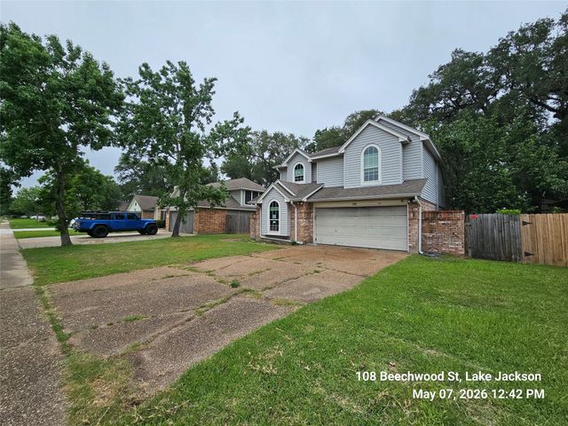 108 Beechwood Street, Lake Jackson, TX 77566