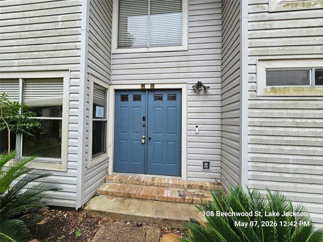 108 Beechwood Street, Lake Jackson, TX 77566